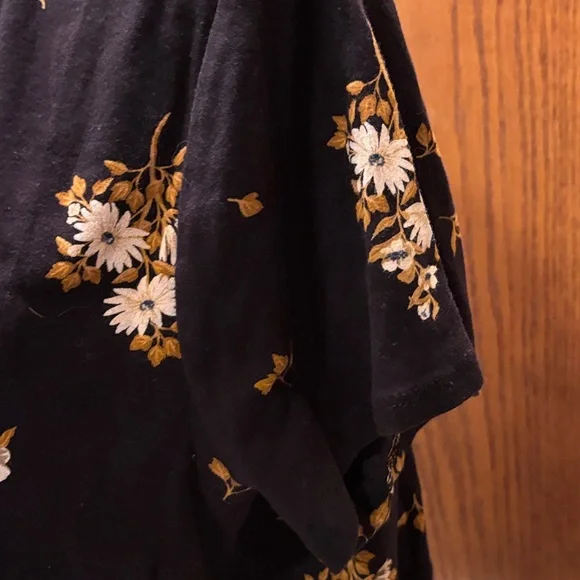 Croft & Barrow Black Tee with Floral Accents - size XL - Picture 4 of 7